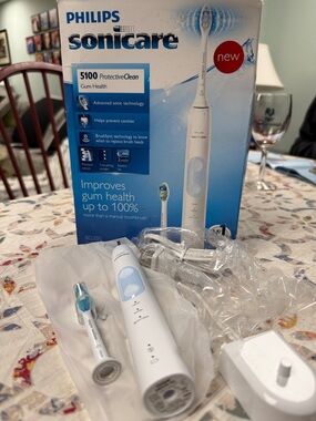 Philips Sonicare 5100 Electric Toothbrush in White and Light Blue